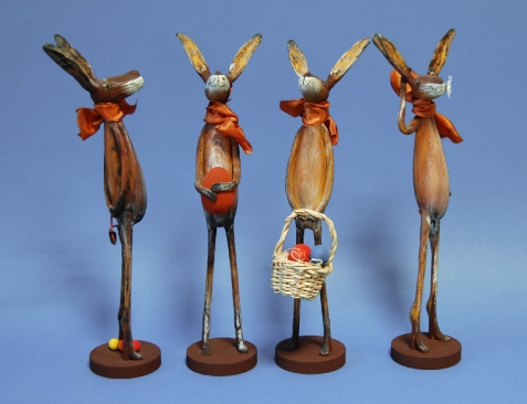 Hase mit Zwille, Hase mit Ei, Hase mit Korb, Horcher (Höhe 31 cm)
